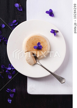 Caramel pannacotta with violet flowers 10284299