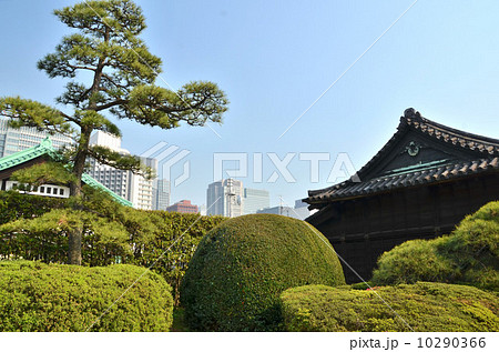 徳川家の三つ葉葵の家紋が残る皇居の百人番所 徳川家の三つ葉葵の家紋が残る皇居の百人番所 10290366