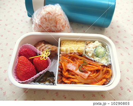 お弁当とマイボトル 10290803