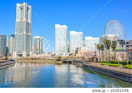 横浜みなとみらい21の風景(横浜市中区、万国橋より) 10291246