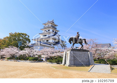 春の今治城 10295709