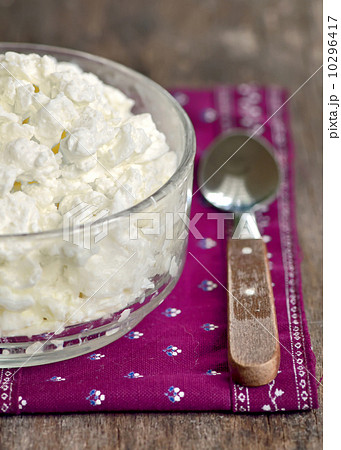 fresh cottage cheese 10296417