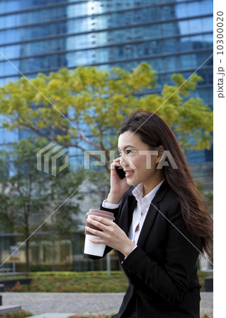 Asian business woman taking a break 10300020