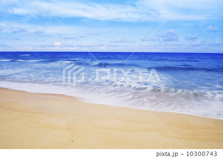 Blue beach. 10300743