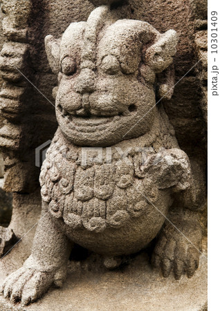 Lion sculpture Lion sculpture 10301409