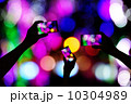 携帯でネオンを撮影する 10304989