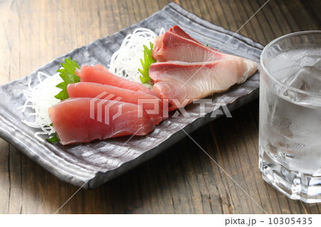 焼酎と刺身 10305435