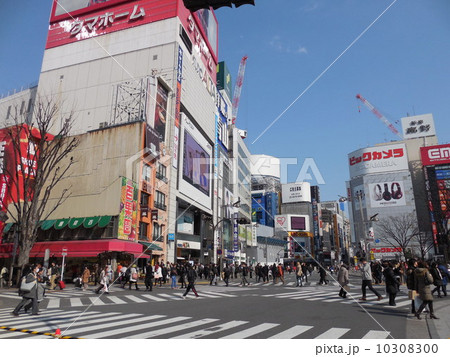 新宿東口 10308300