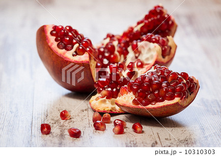 pomegranate pomegranate 10310303