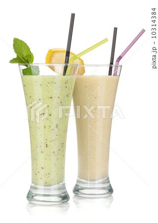 Kiwi and banana milk smoothie Kiwi and banana milk smoothie 10314384