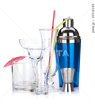 Cocktail shaker and glasses Cocktail shaker and glasses 10316195