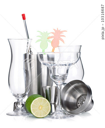 Cocktail shaker, glasses, utensils and lime 10316687