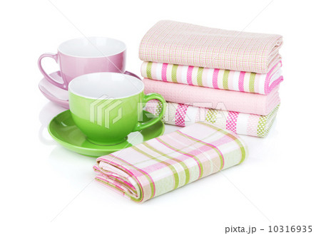 Kitchen towels and coffee cups 10316935