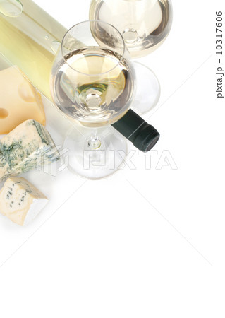 White wine and cheese 10317606