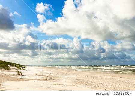 Sand beach on Baltic sea 10323007