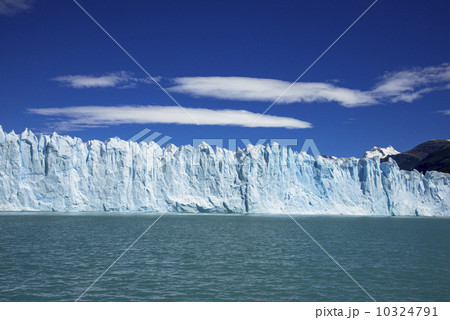 観光船よりペリト・モレノ氷河 10324791