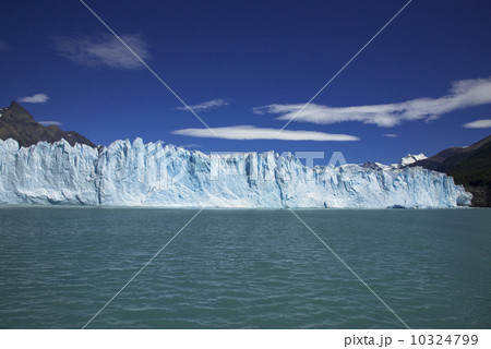 観光船よりペリト・モレノ氷河 10324799