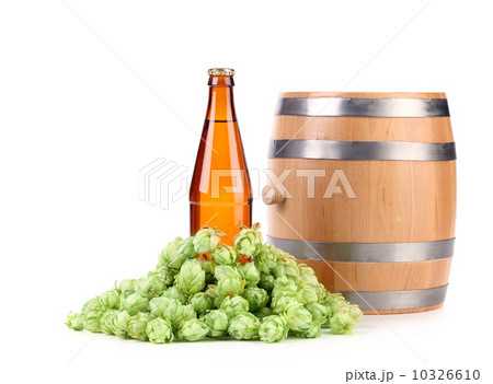 Barrel and bottle of beer with hop. 10326610