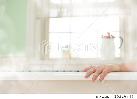 女性、入浴 10326744
