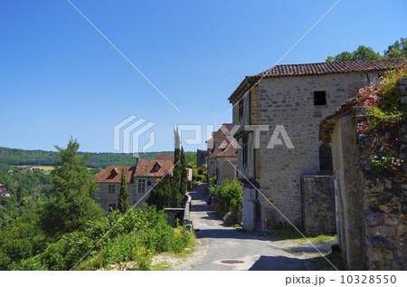 フランス、ミディ・ピレネー地方サン・シル・ラポピーの風景 10328550