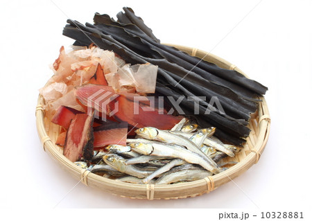 煮干し　うるめいわし　かつお節　昆布　出汁　白背景 10328881