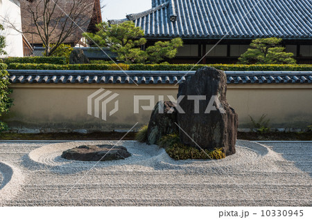 京都　大徳寺　龍源院　方丈石庭 10330945