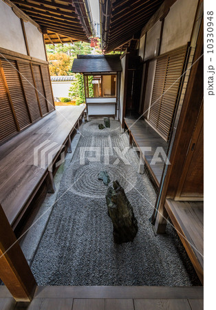 京都　大徳寺　龍源院　東滴壺 10330948