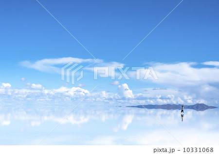 ウユニ塩湖の絶景 10331068