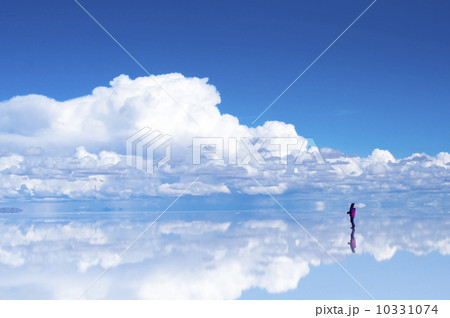 ウユニ塩湖の絶景 10331074