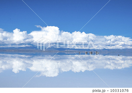 ウユニ塩湖の絶景 10331076