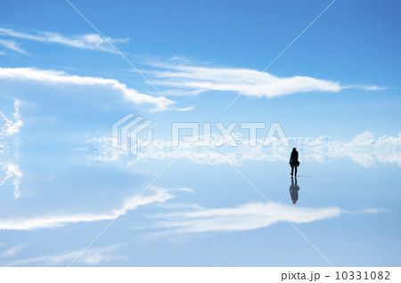 ウユニ塩湖の絶景 10331082