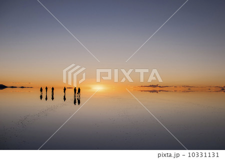 ウユニ塩湖 10331131