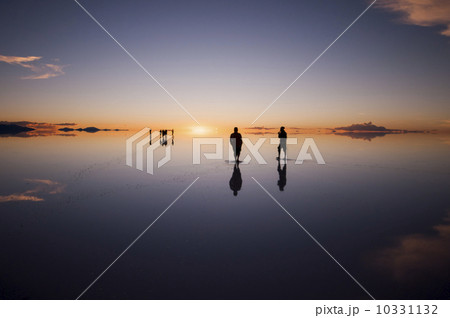 ウユニ塩湖 10331132