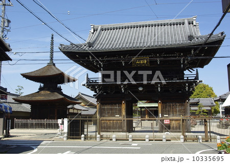 荒子観音山門 10335695