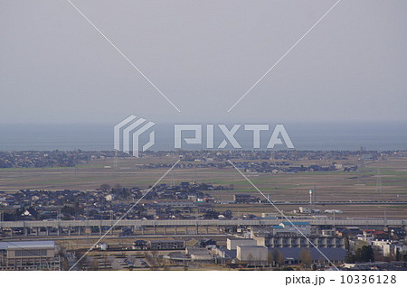 夕暮れ前の富山湾 10336128