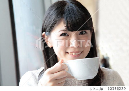 コーヒーブレイク女性 10336229