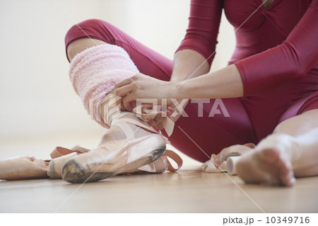 A female ballet dancer A female ballet dancer 10349716