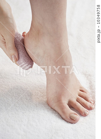 Close-up of woman's foot having pedicure 10349758