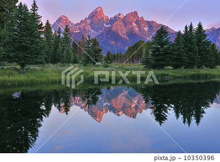 Scenic landscape of mountains Scenic landscape of mountains 10350396