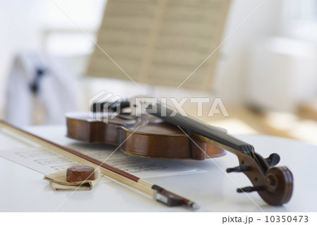 Violin and sheet music Violin and sheet music 10350473