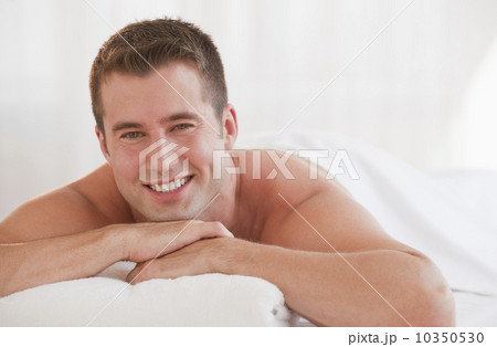 Man at spa 10350530