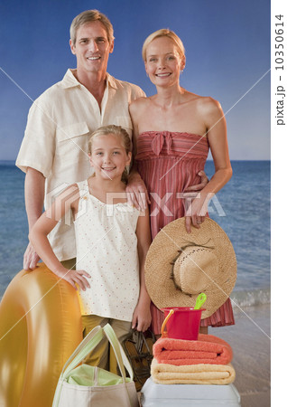 Family on vacation Family on vacation 10350614