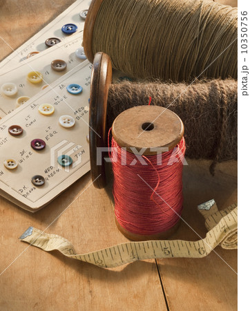 Thread buttons and measuring tape Thread buttons and measuring tape 10350756