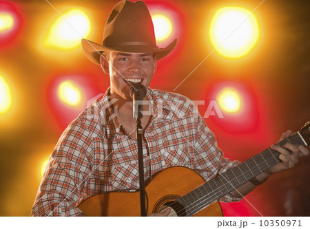 Country singer 10350971