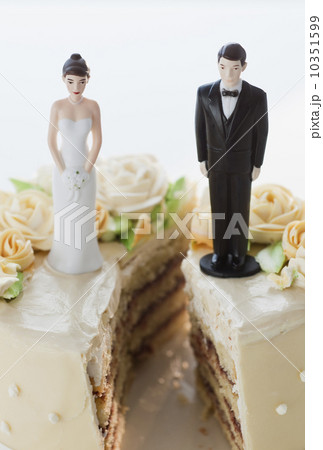 Wedding cake 10351599