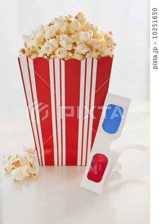 Popcorn and 3-d glasses 10351650