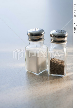 Salt and pepper shakers 10351664