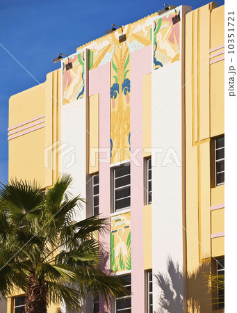 Art deco building 10351721