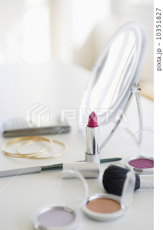 Makeup table Makeup table 10351827