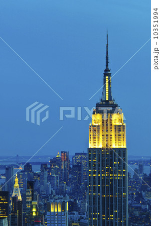 Empire State building at sunset 10351994